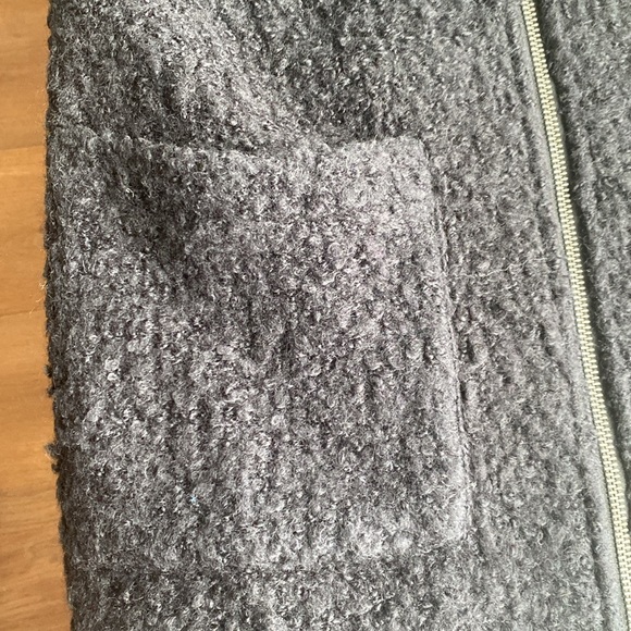 Black sweater vest - Picture 3 of 7